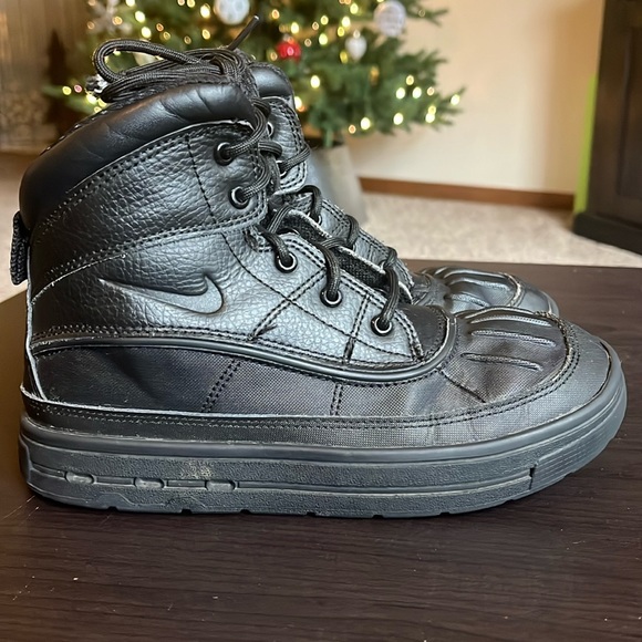 Nike Woodside ACG High Top Boots Sneakers Shoes Kid's Size 2Y in Triple Black - Picture 1 of 14